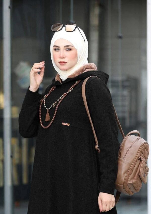 الموديل دريس بقصه مختلفه القطعه  دريس  ليه استايلات كتيررررر اوي