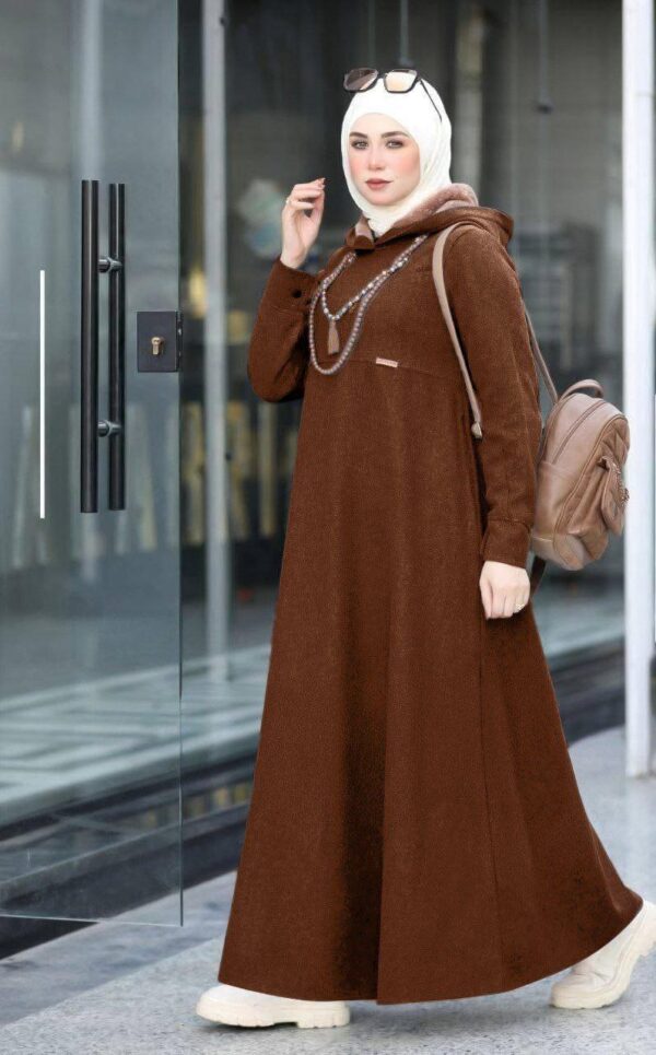 الموديل دريس بقصه مختلفه القطعه  دريس  ليه استايلات كتيررررر اوي